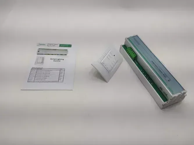 Kit Schneider Electric Lighting Control (ULC) - Novo na Caixa