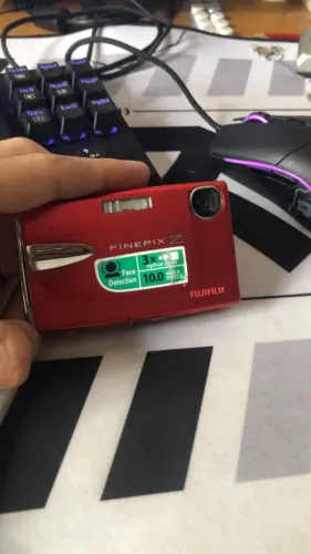 Fujifilm FinePix Z20fd Vermelha