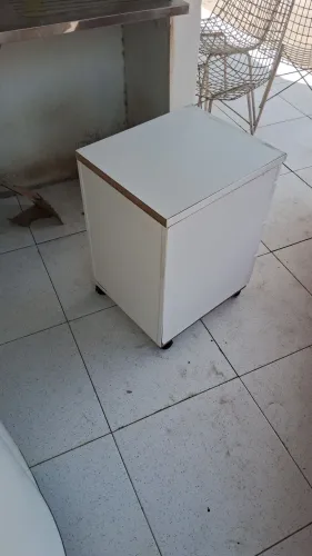 Vendo um gaveteiro 3 gavetas mdf usado