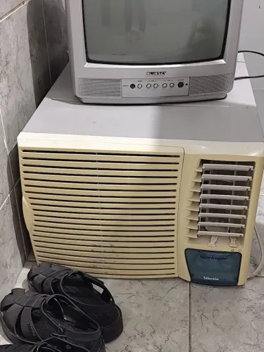 AR CONDICIONADO DE JANELA FUNCIONANDO 