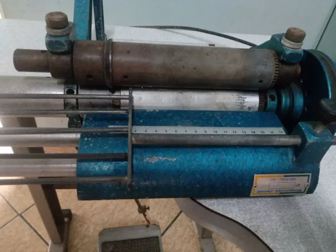 Máquina de cortar viés