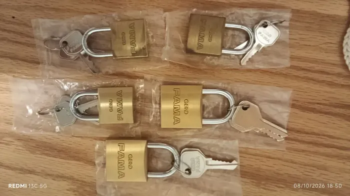 Lote 5 Cadeados Antigos Fama / Gero Latão Maciço (3x 30mm e 2x 35mm) - Novo na Caixa