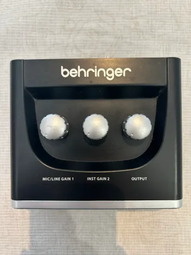 Interface de áudio UM2 Behringer