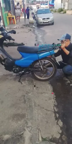 Moto pra vende ou troca está rui pra pega e tá vasado um pouco de óleo faço troca tbm