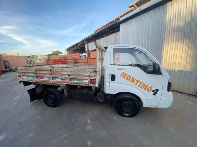 Kia Motors Bongo K-2500 2.5 4X2 TB Diesel 2015