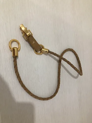 Cinto Bege com detalhe dourado da M Officer em perfeito estado - Tamanho 85