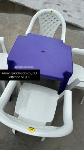 Mesa quadrada 65,00 / Cadeira poltrona 50,00