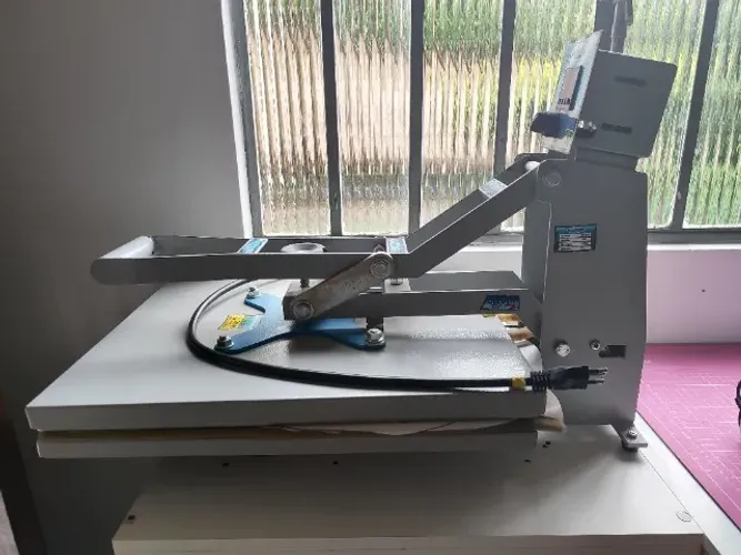Vendo prensa térmica 50x40 da Maquinatec nunca usada, sem nenhuma avaria.