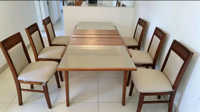 Mesa de Jantar Extensível Tok&Stok - Madeira Nobre