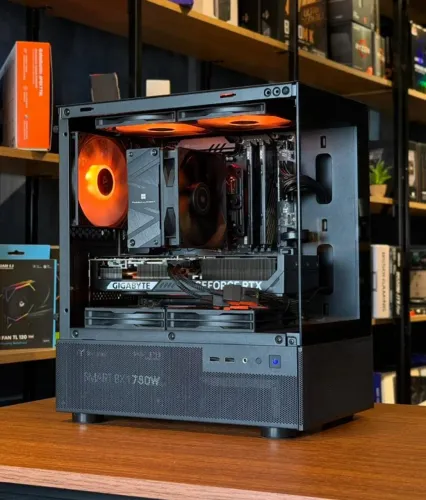 PC Gamer AMD Ryzen 7 9700X + RTX 5070 12GB Gigabyte