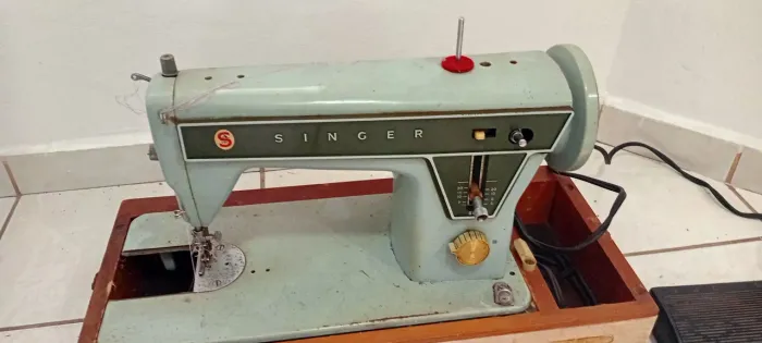 Máquina de costura antiga Singer