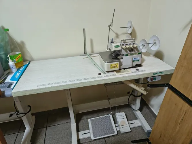 Máquina de costura interloque