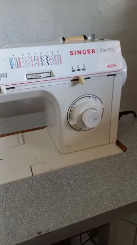 Máquina de costura Singer Facilita