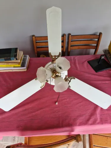Vende - se ventilador de teto