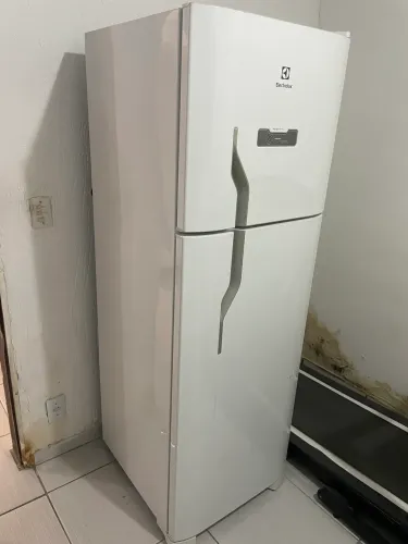 Geladeira Electrolux branca nova, parcelamos de até 10x no cartão sem juros!