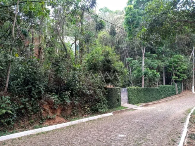 Lote à Venda em Sebastião das Águas Claras | 1.300 m ²