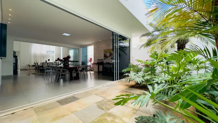 Casa à venda no Condomínio Jardins Roma em Uberlândia/MG