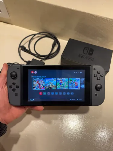 Nintendo Switch - com caixa original e ótimo estado