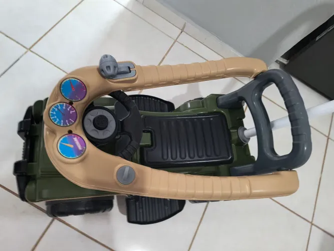 Jip verde militar novo 