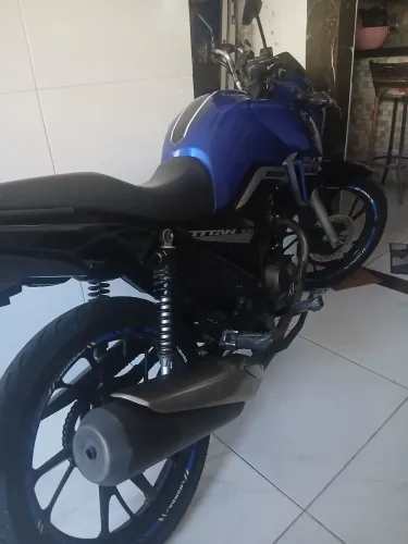 Moto super conservada e e revisão feita recente