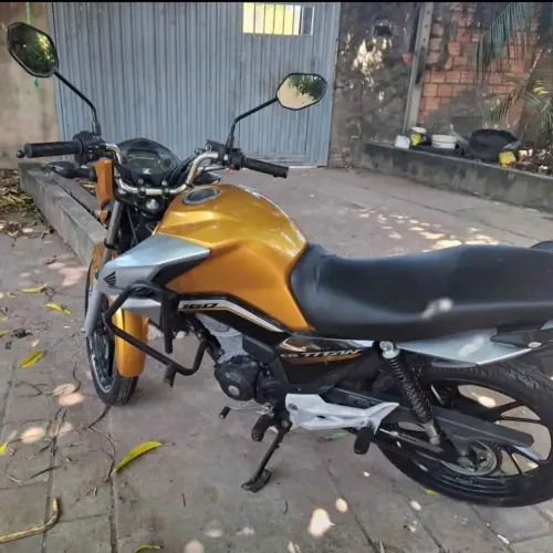 Vende-se essa Titan Honda 160