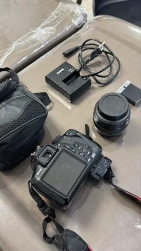 Camera Canon t6 + 50mm 