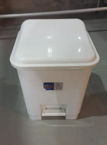 Lixeira com pedal marca santana