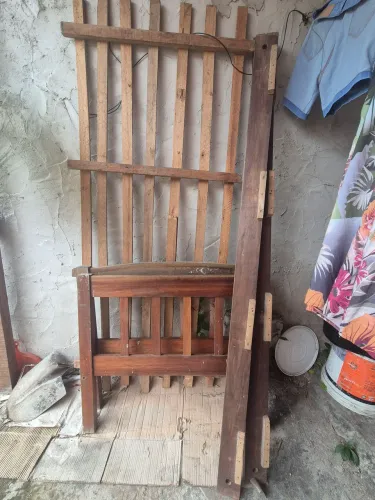 CAMA DE MADEIRA SOLTEIRO