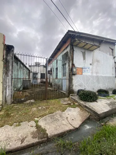     Casa com 2 Kitnets para Renda - Campo Dourado - R$ 165 Mil
