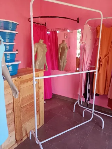 Arara de loja de roupa 