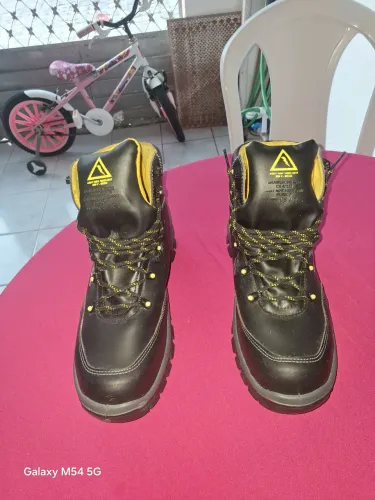 Bota profissional de serviços 
