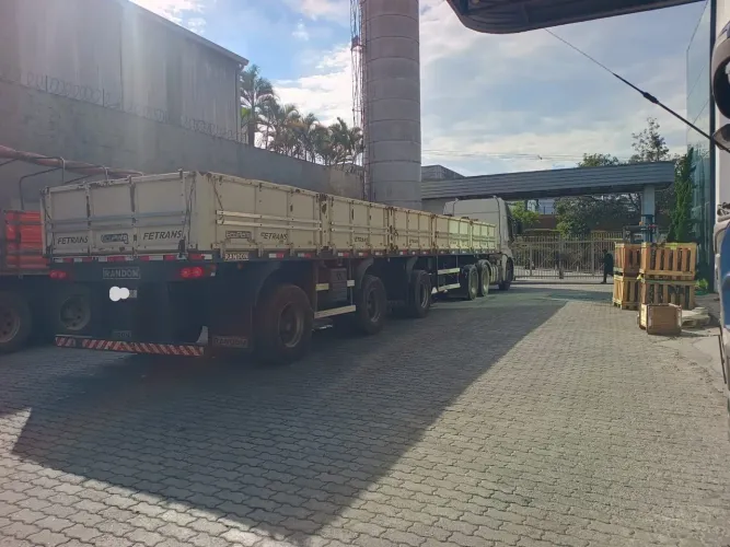 Carreta Randon Grade baixa / Graneleiro ano 2021 - Vanderléia - 13,5 metros