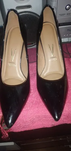 Vende se 2 pares de sapatos marca vizzano 100,00 reais os dois