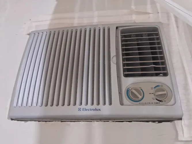 ? AR-CONDICIONADO ELECTROLUX CICLO FRIO 7.500 BTUS ?