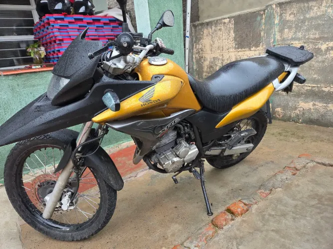VENDO XRE 300 2011