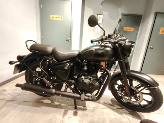 CLASSIC 350cc DARK - LUIZ