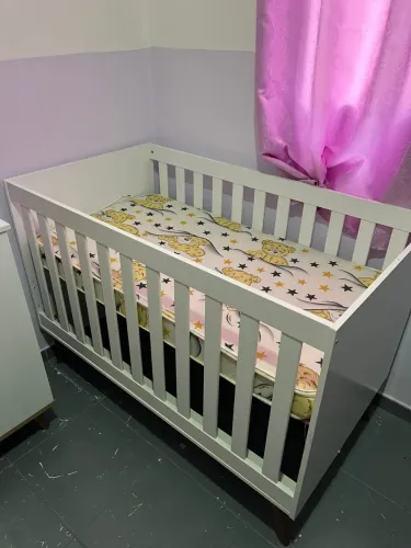 Berço que vira cama também