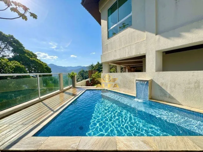 Casa em Condomínio com Piscina, Espaço Gourmet e 3 Dormitórios na Praia da Enseada Alfa I