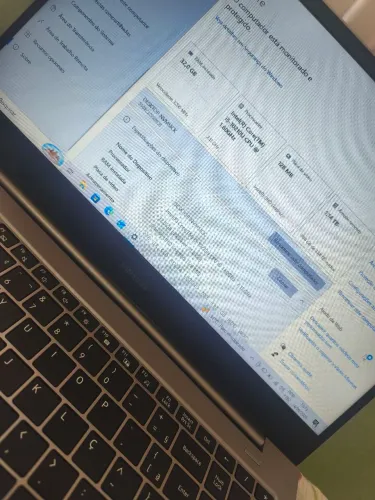 `Notebook 32GB RAM - 1,14TB - Usado com Detalhe na Carcaça Canto Direto - Funciona Normal`