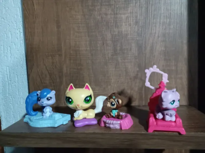4 bonecos litllest pet shop McDonald's usados na condição