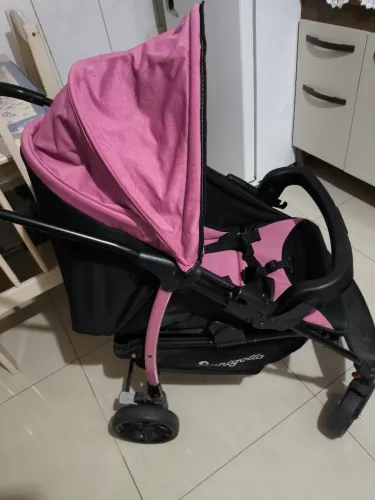 Carrinho de bebê rosa Borigotto 