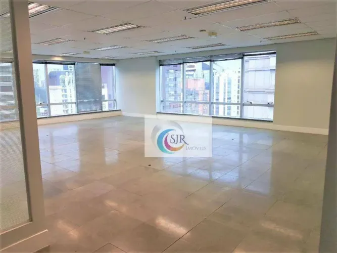 Conjunto comercial de 330 m² com 10 vagas na Berrini