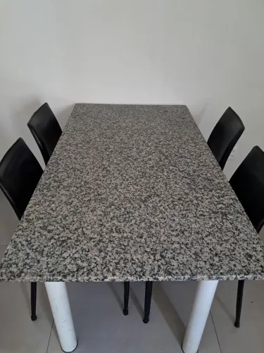 Mesa Tampo de Mármore 1,50 x 0,60 + 6 cadeiras de couro