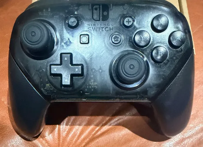 CONTROLE PRO NINTENDO SWITCH ORIGINAL- USADO - SEM DEFEITOS