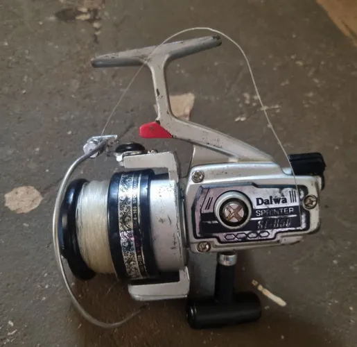 Molinete daiwa sprinter ST 850