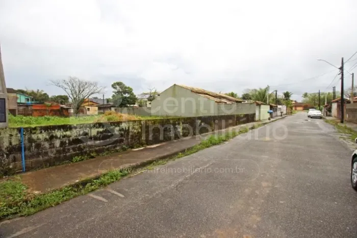 TERRENO à venda em Peruíbe, no bairro Belmira Novaes