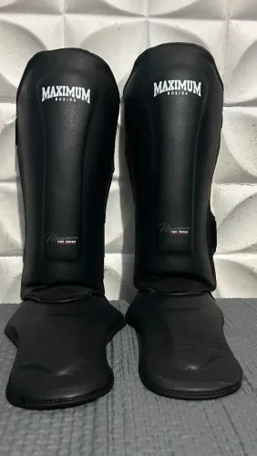 Caneleira De Muay Thai e Kickboxing Maximum Classic Black - PAR