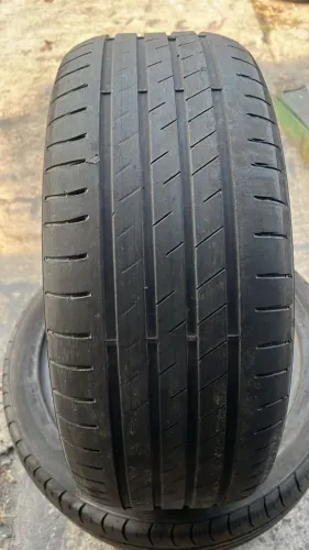 Pneu Goodyear 235/45 R19