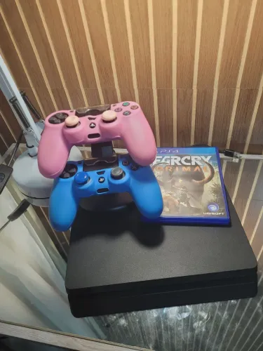 PS4 500gb + 2 Manetes + Carregador + Jogo