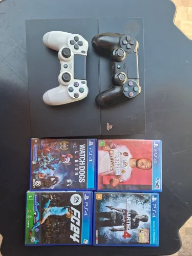 PS4 Fat + 2 Controles Originais + 4 Jogos Físicos